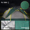 На открытом воздухе располагаясь лагерем перемещение автоматическое хлопает вверх шатер для человека семьи 2-3